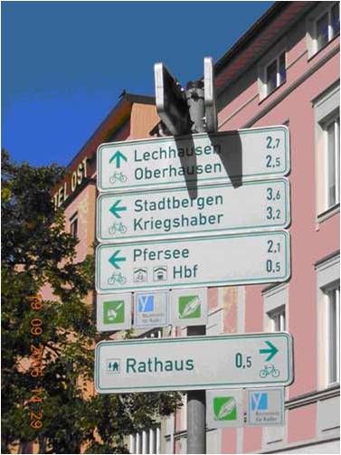 Beispiel einer Radwegweisung in Augsburg